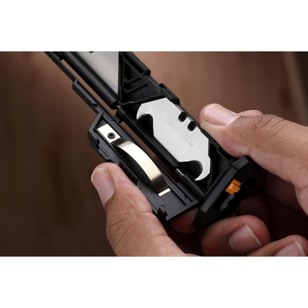 Toughbuilt 6.5 in. Retractable Reloading Utility Knife Black 1 pc - TB-H4S2-03-6BES
