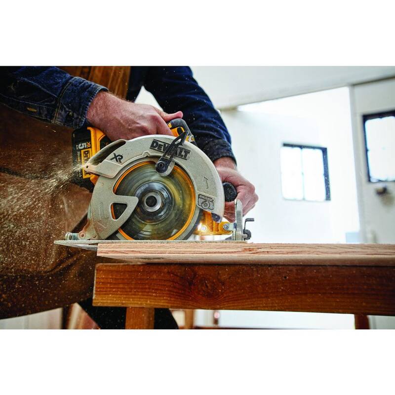 Sierra circular inalámbrica DEWALT 20V MAX de ion de litio sin escobillas de 7-1/4 pulgadas con batería POWERSTACK de 5.0Ah y cargador - DCS570H1