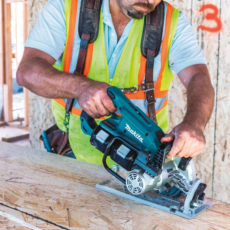 Sierra Circular Inalámbrica sin Escobillas Makita 18V X2 LXT 5.0Ah con Mango Trasero y Kit de 7-1/4 pulgadas, con bono de Cepillo Inalámbrico 18V LXT 3-1/4 pulgadas - XSR01PT-XPK01Z.