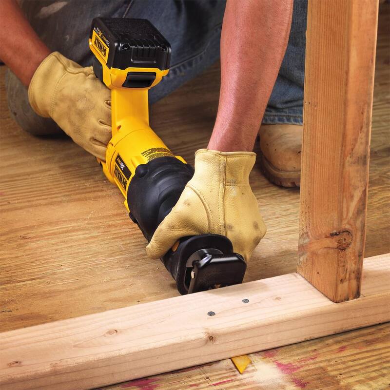 Sierra recíproca inalámbrica DEWALT 20V MAX, (1) batería compacta de iones de litio de 20V MAX 3.0Ah y cargador 12V-20V MAX - DCB230CwDCS380B