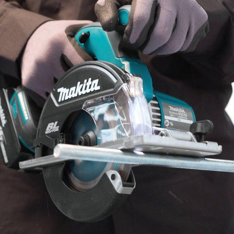 Sierra de corte de metal inalámbrica sin escobillas de 5-7/8" Makita 18V LXT de iones de litio (Herramienta solamente) - XSC02Z