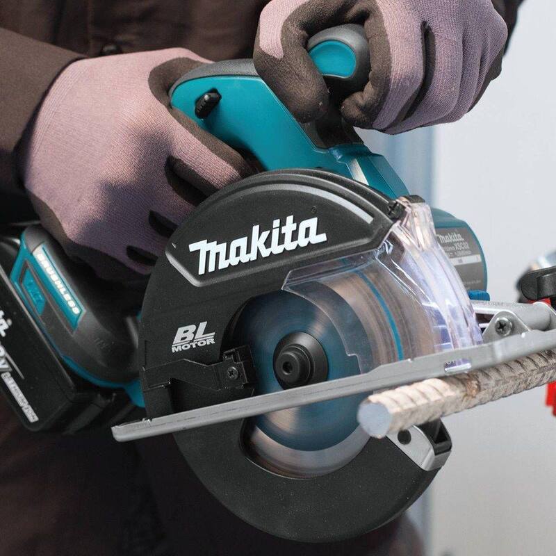 Sierra de corte de metal inalámbrica sin escobillas de 5-7/8" Makita 18V LXT de iones de litio (Herramienta solamente) - XSC02Z