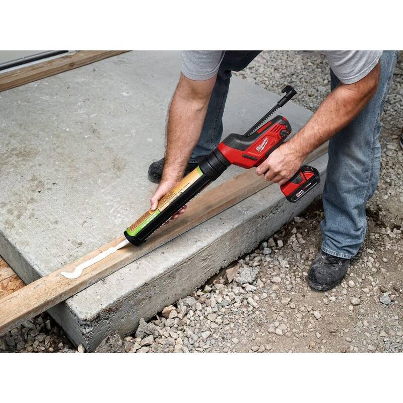 Sierra alternativa inalámbrica Milwaukee M18 FUEL 18V de iones de litio sin escobillas HACKZALL y pistola de calafateo M18 con dos baterías M18 de 6.0 Ah - 2719-20-2641-20-48-11-1862.
