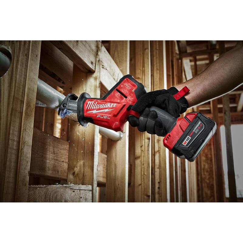 Sierra alternativa inalámbrica Milwaukee M18 FUEL 18V de iones de litio sin escobillas HACKZALL y pistola de calafateo M18 con dos baterías M18 de 6.0 Ah - 2719-20-2641-20-48-11-1862.