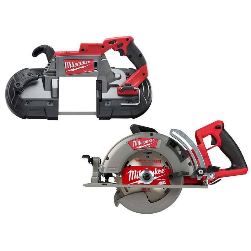Sierra de cinta sin escobillas con batería de iones de litio Milwaukee M18 FUEL de 18V y mango trasero.