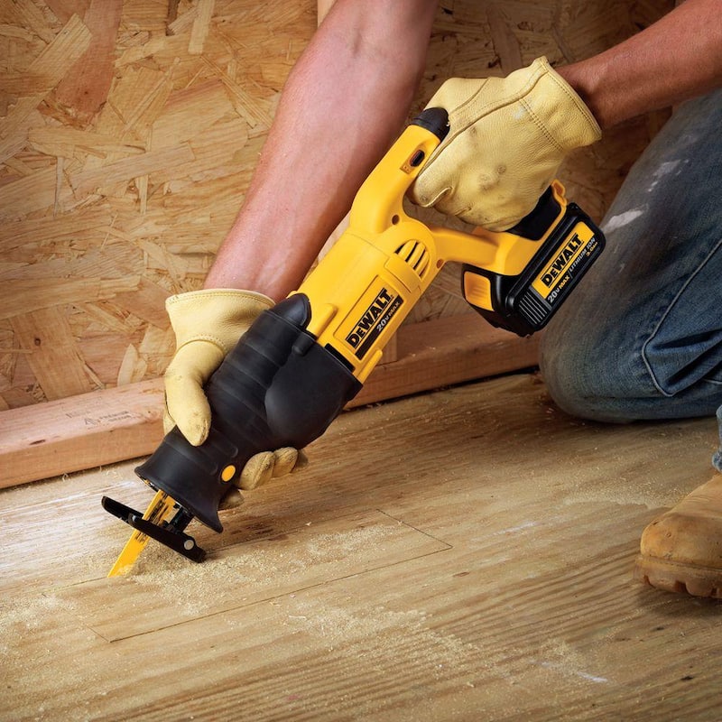 Sierra reciprocante inalámbrica DEWALT 20V MAX y (1) batería de iones de litio compacta de 20V MAX 3.0Ah - DCS380BW230