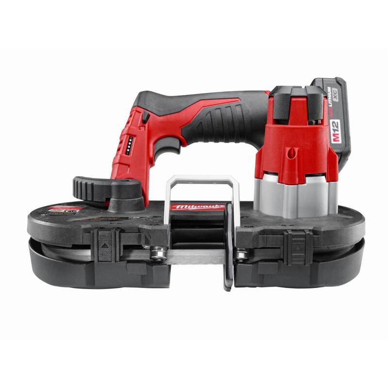 Sierra de banda subcompacta inalámbrica de 12V de iones de litio Milwaukee M12 con kit de (2) paquetes de baterías M12 y cargador - 2429-21XC-48-11-2440