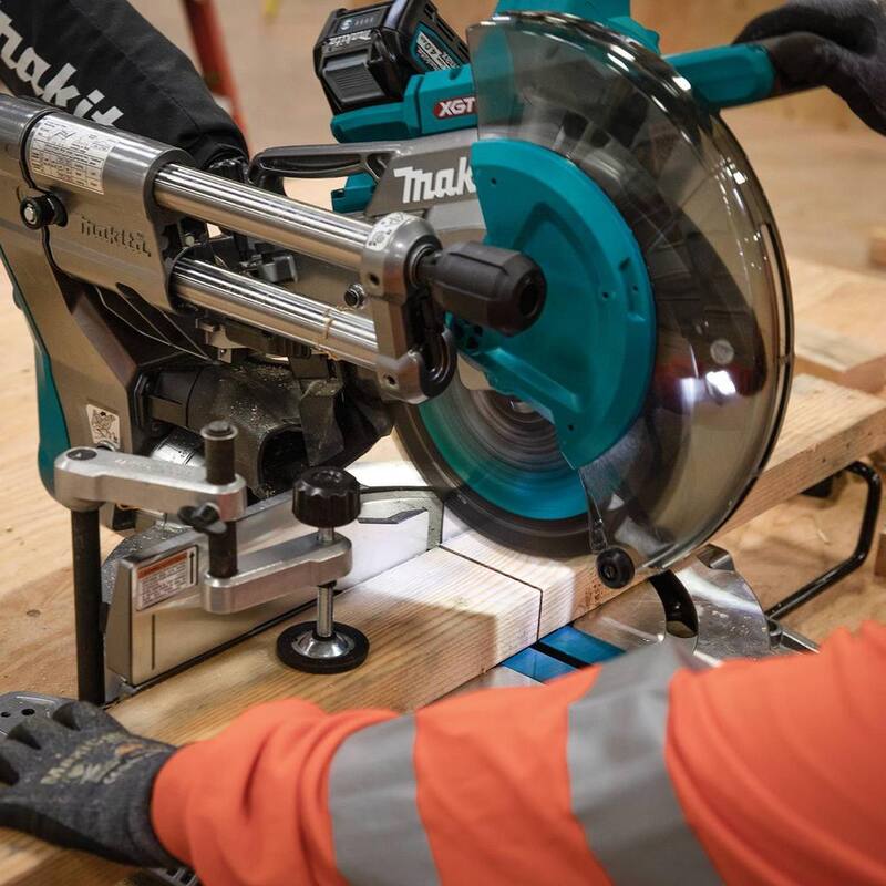 Sierra ingletadora compuesta deslizante de bisel doble inalámbrica sin escobillas Makita 40V máx XGT de 10 pulgadas, kit (4.0Ah) con batería 40V máx XGT 4.0Ah - GSL03M1-BL4040.