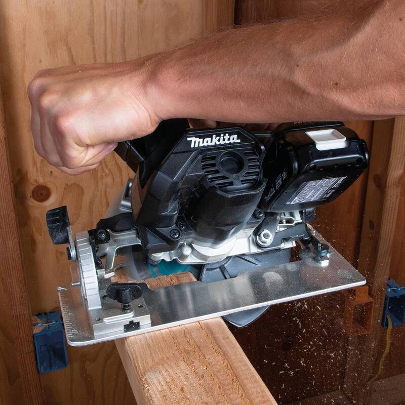 Sierra circular inalámbrica Makita de 18V y 6-1/2 pulgadas en Kit compacto LXT de iones de litio sin escobillas (2.0 Ah) - XSH04RB.