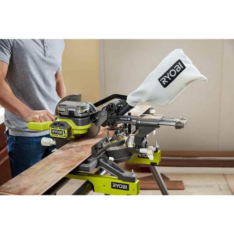 RYOBI ONE+ 18V Sierra ingleteadora deslizante compuesta inalámbrica de 7-1/4 pulgadas con batería de alto rendimiento de iones de litio de 4.0 Ah - PBT01B-PBP004