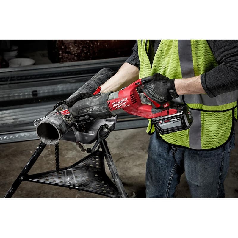 Sierras reciprocativas sin escobillas inalámbricas Milwaukee M18 FUEL 18V Lithium-Ion SUPER SAWZALL Orbital con batería XC de alta potencia de 8.0Ah - 2722-20-48-11-1880