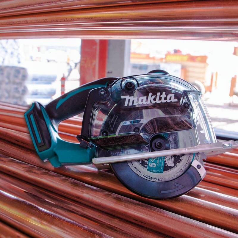 Sierra de corte de metal inalámbrica Makita 18V LXT de 5-3/8 pulgadas con freno eléctrico y recolector de virutas, solo la herramienta - XSC03Z