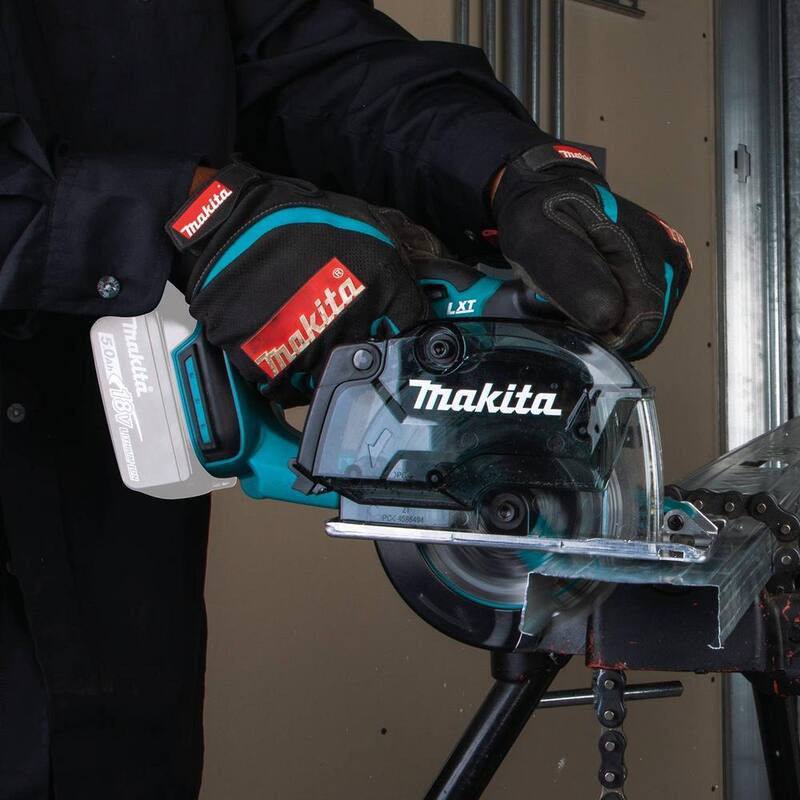 Sierra de corte de metal inalámbrica Makita 18V LXT de 5-3/8 pulgadas con freno eléctrico y recolector de virutas, solo la herramienta - XSC03Z