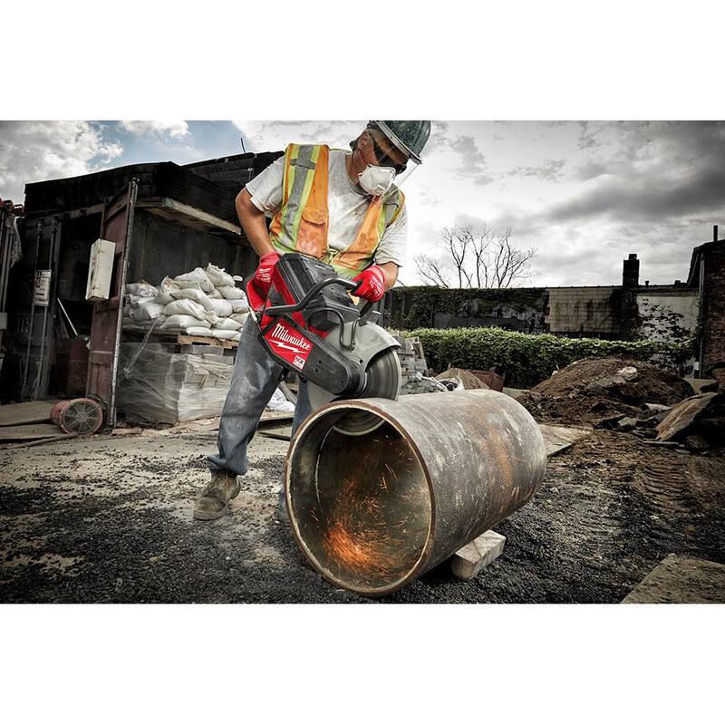 Sierra circular inalámbrica Milwaukee MX FUEL de 14 pulgadas con baterías y cargador - MXF314-2XC