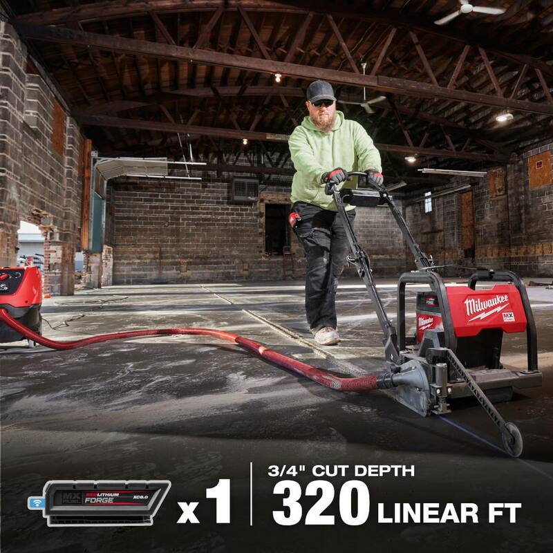 Kit de sierra de concreto verde Milwaukee MX FUEL de 6 pulgadas con baterías XC 8.0 (2) y súper cargadores (2) - MXF316-2XC-MXFSC.