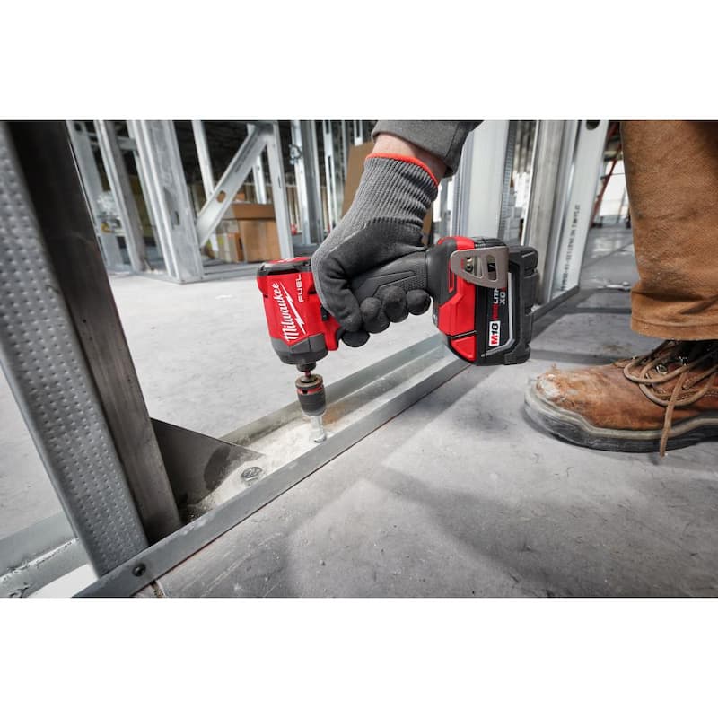 Milwaukee M18 FUEL 18V Lithium-Ion Brushless Cordless 1/4 in. Hex Impact Driver (Herramienta solamente) - 2953-20

(Note: "Tool-Only" se traduce como "Herramienta solamente" ya que se refiere a que el producto incluye únicamente la herramienta sin accesorios adicionales.)