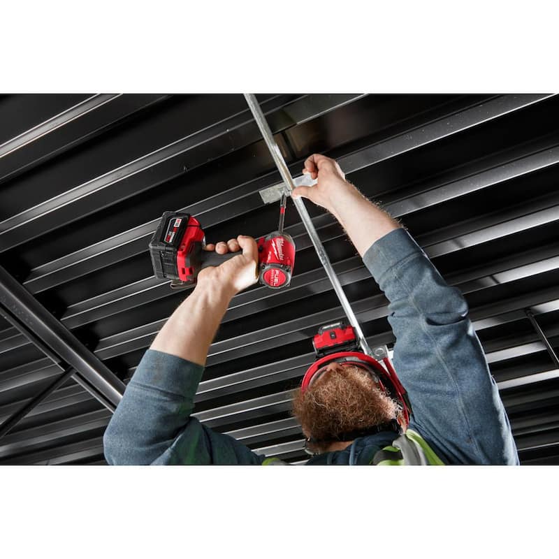 Milwaukee M18 FUEL 18-Volt Lithium Ion Brushless Inalámbrico 1/4 pulg. Hex Impact Driver con (2) baterías M18 5.0Ah - 2953-20-48-11-1852