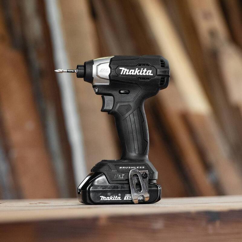 Paquete de Atornillador de Impacto a Batería sin Escobillas de Iones de Litio Subcompacto de 18V LXT de Makita con Velocidad Variable (1.5Ah) - XDT18SY1B