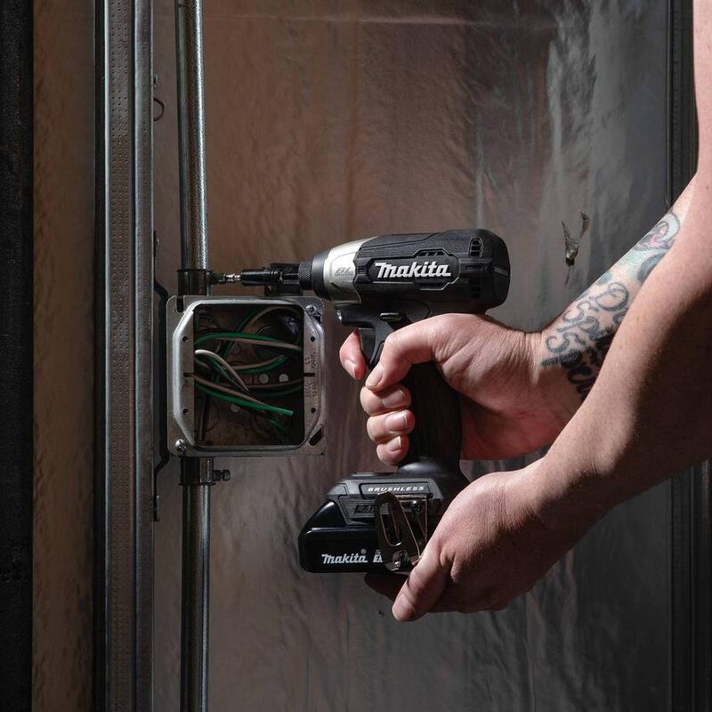 Paquete de Atornillador de Impacto a Batería sin Escobillas de Iones de Litio Subcompacto de 18V LXT de Makita con Velocidad Variable (1.5Ah) - XDT18SY1B