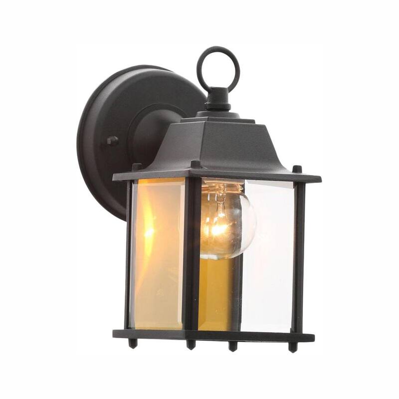 Lámpara de pared para exteriores Hampton Bay 8.19 pulgadas en negro con estilo de farol de entrenador y cristal transparente, alambrado duro, sin foco incluido - G14806-BK.