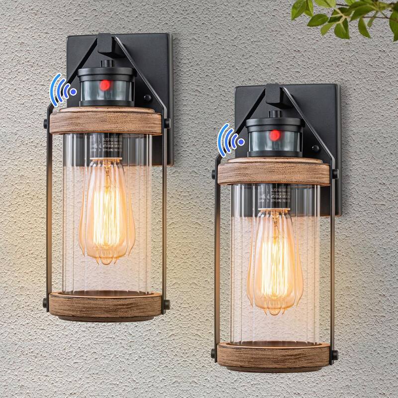 Lámpara de pared exterior con sensor de movimiento de atardecer a amanecer, con marco negro y vetas de madera sin focos incluidos (paquete de 2) - HCA2424-2W.