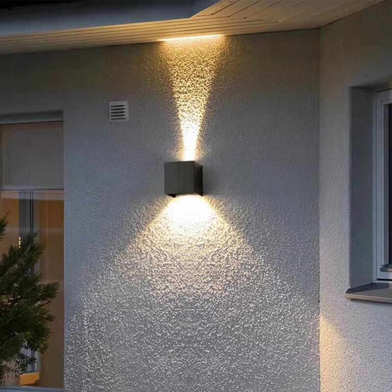 Aplique de pared para exteriores C Cattleya de 2 luces en aluminio negro mate con haz de luz ajustable con LED (paquete de 2) - CA2194-2W
