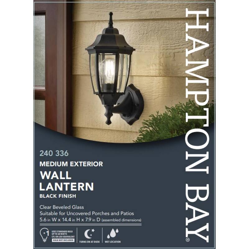 Luz de pared exterior decorativa Hampton Bay de 14.37 pulgadas en negro de encendido al atardecer y apagado al amanecer con cableado duro, con farol de pared sin bombilla incluida - G14796-BK