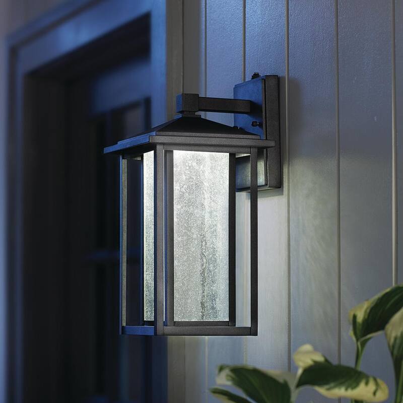 Colección de decoradores para el hogar Mauvo Canyon 15.5 pulgadas Luz de pared exterior LED en negro de Dusk to Dawn con cristal granulado - KB 06005-DEL