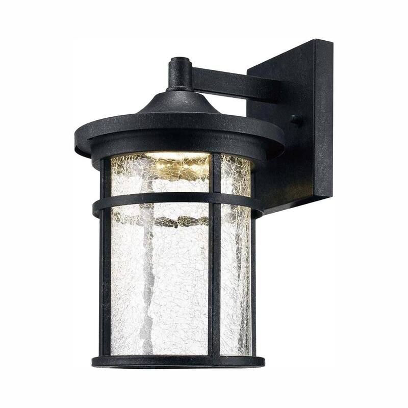 Colección de decoradores para el hogar Westbury 11 pulgadas. Luminaria exterior grande de pared con LED en hierro envejecido y cristal craquelado transparente - LED-KB 08304