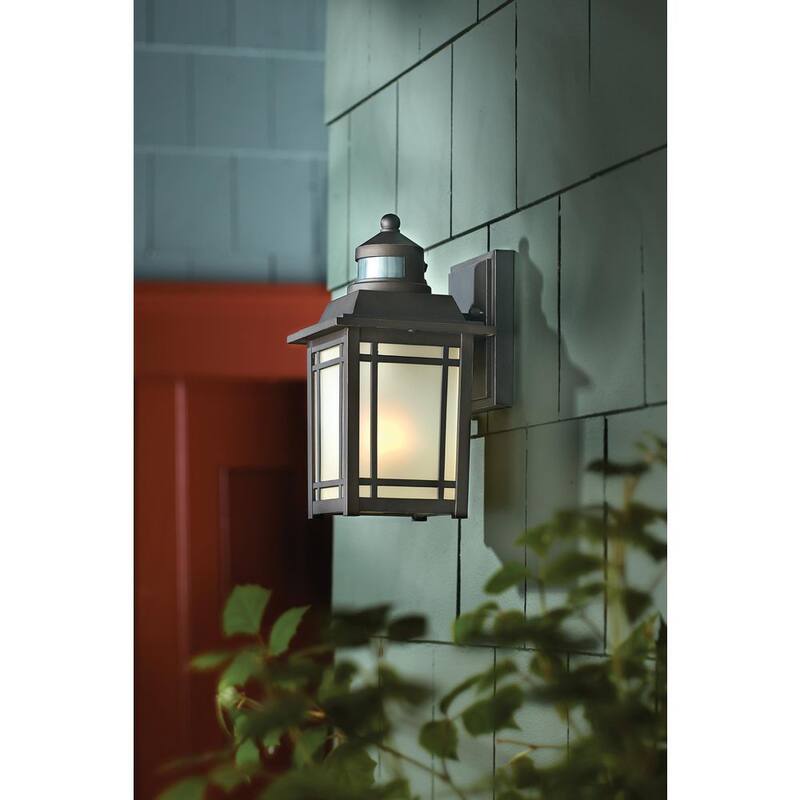 Colección de Decoradores para el Hogar Port Oxford 10.6 in. 1 Luz Aceitado con Sensor de Movimiento Candelabro de Pared Exterior Cableado Linterna - 22231