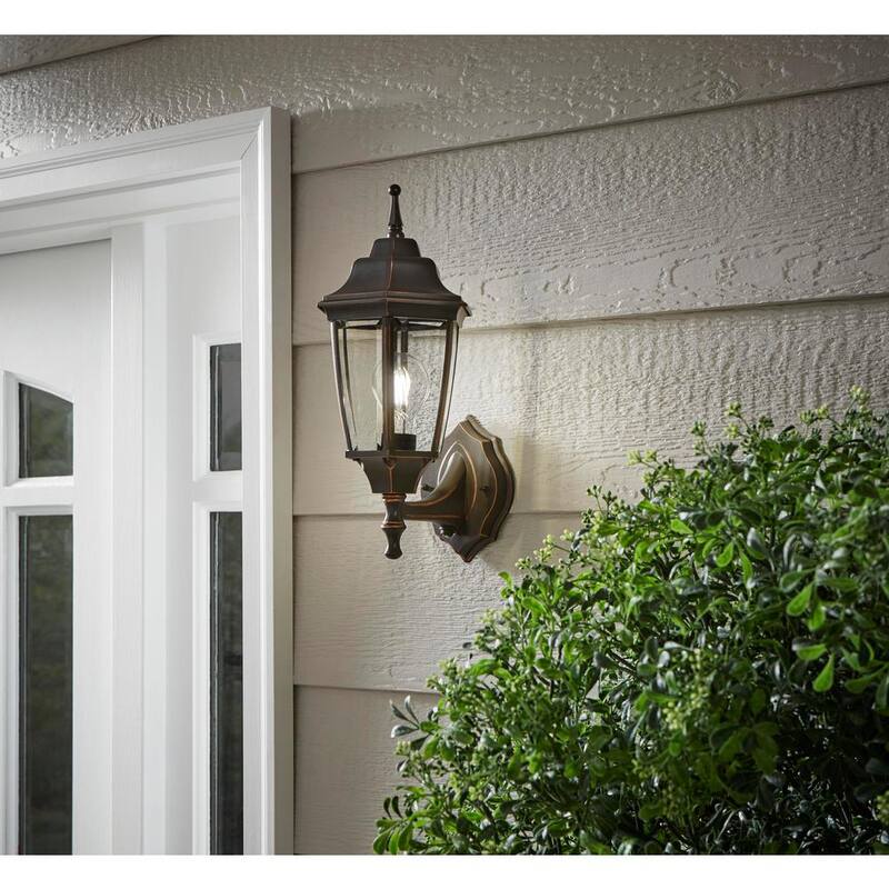 Luz de pared para exteriores Hampton Bay de 14.5 pulgadas, 1 luz en color bronce aceitado con cableado duro al anochecer con el amanecer, con farol sin bombilla incluida - BPP1611-ORB