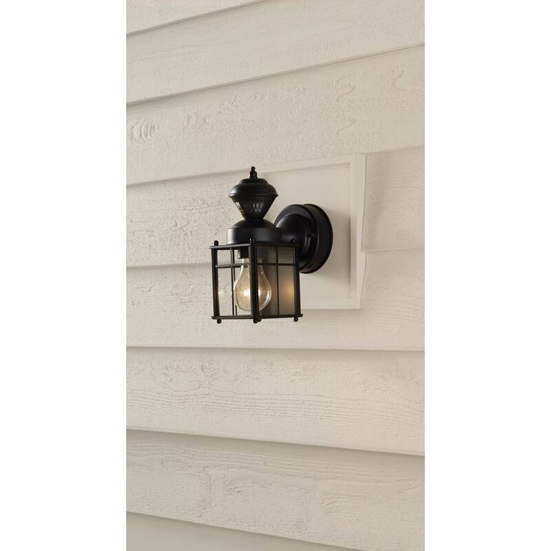 Hampton Bay Bayside 9.5 pulgadas. Linterna de Pared Exterior con Sensor de Movimiento para Granja, color Negro, con Cableado Duro, No Incluye foco - HB-4132-MB