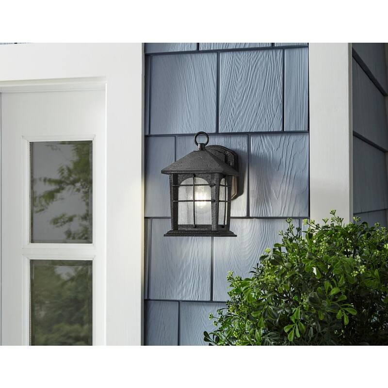 Colección de decoración para el hogar Brimfield de 9 pulgadas en hierro envejecido 1 luz Línea de Voltaje Lámpara de pared exterior Sconce sin bombilla incluida - HB48023PA-151.
