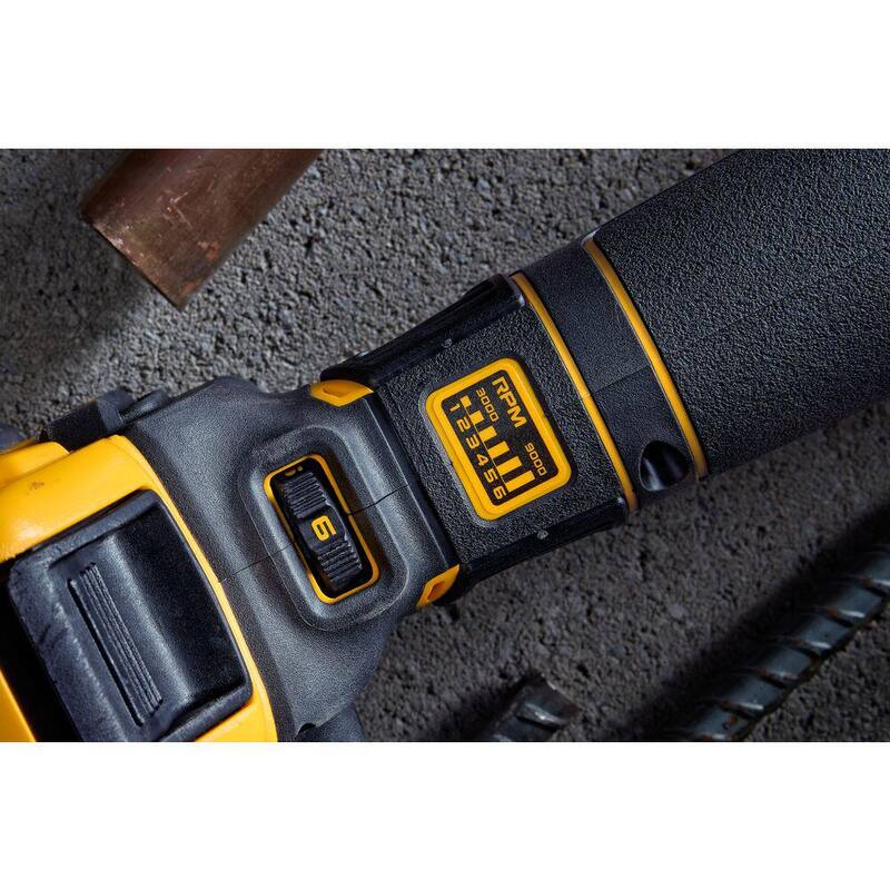 Amoladora angular inalámbrica DEWALT 20V sin escobillas de 4-1/2 a 5 pulgadas con velocidad variable y ventaja FLEXVOLT (solo herramienta) - DCG416VSB