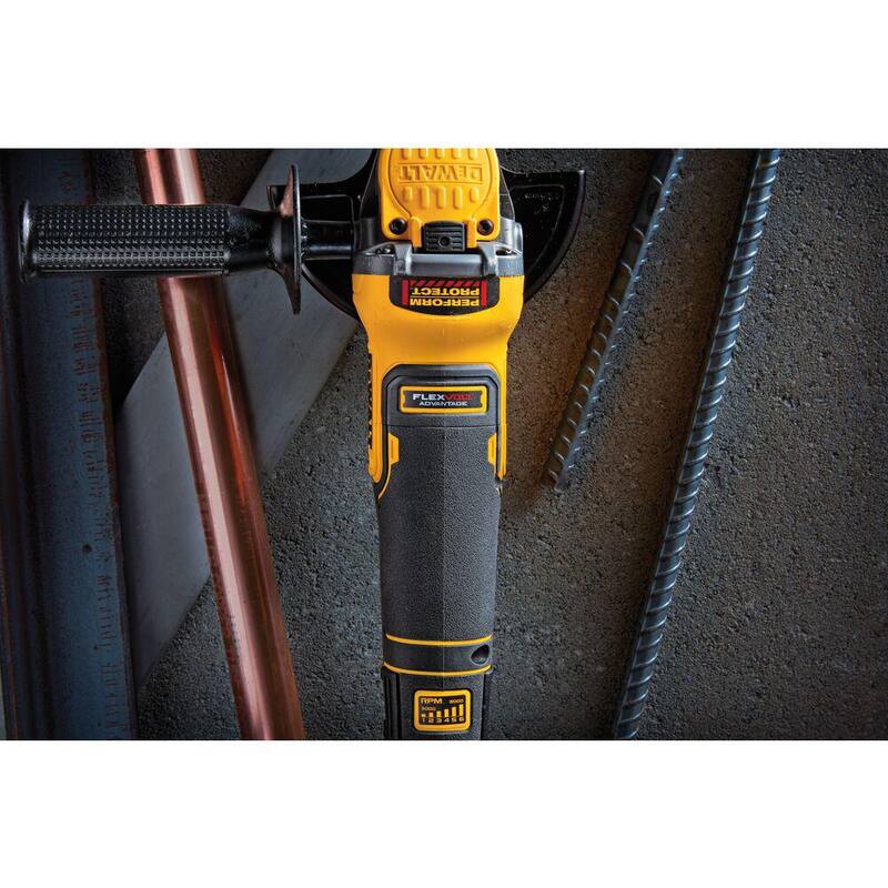 Amoladora angular inalámbrica DEWALT 20V sin escobillas de 4-1/2 a 5 pulgadas con velocidad variable y ventaja FLEXVOLT (solo herramienta) - DCG416VSB