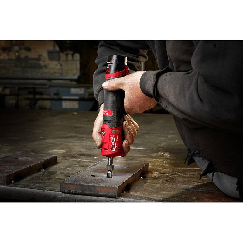 Molinillo recto inalámbrico de matriz recta Milwaukee M12 FUEL de 12 voltios con batería de 5.0 HO y ruedas de corte de metal (paquete de 5) - 2486-22-48-11-2450-49-94-2000.