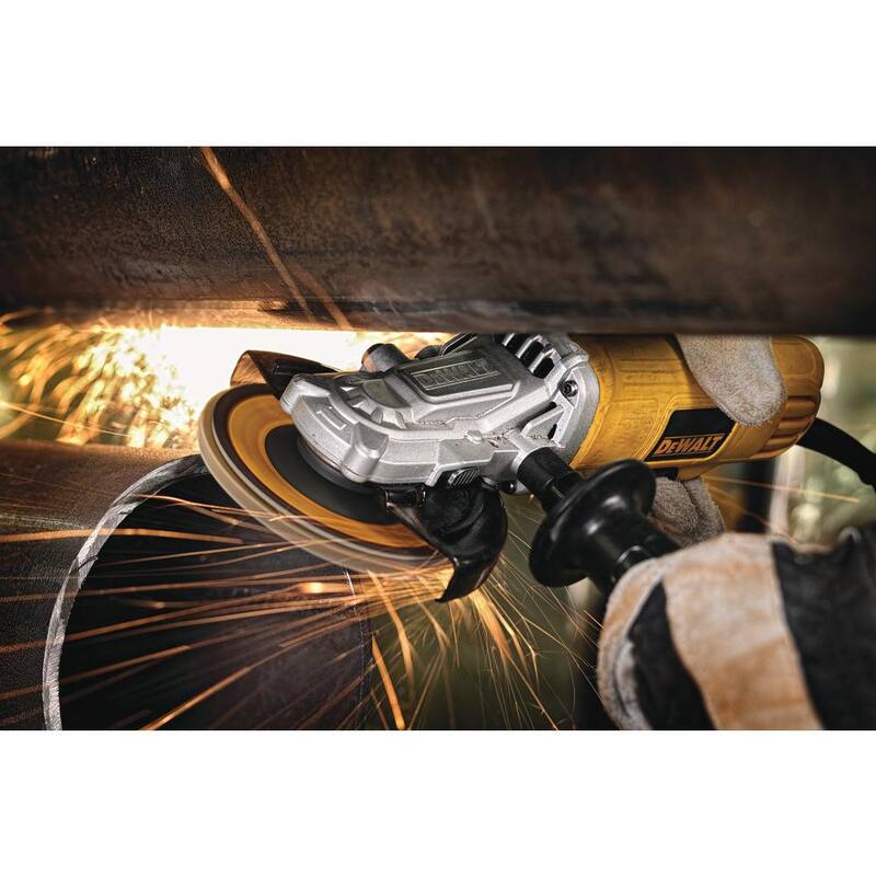 Amoladora de ángulo pequeño con cabezal plano DEWALT de 9 amperes con cable de 4.5 a 5 pulgadas - DWE4120FN
