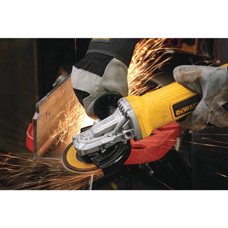 Amoladora de ángulo pequeño con cabezal plano DEWALT de 9 amperes con cable de 4.5 a 5 pulgadas - DWE4120FN