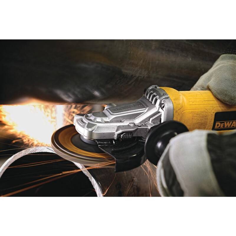 Amoladora de ángulo pequeño con cabezal plano DEWALT de 9 amperes con cable de 4.5 a 5 pulgadas - DWE4120FN