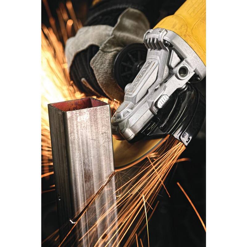 Amoladora de ángulo pequeño con cabezal plano DEWALT de 9 amperes con cable de 4.5 a 5 pulgadas - DWE4120FN