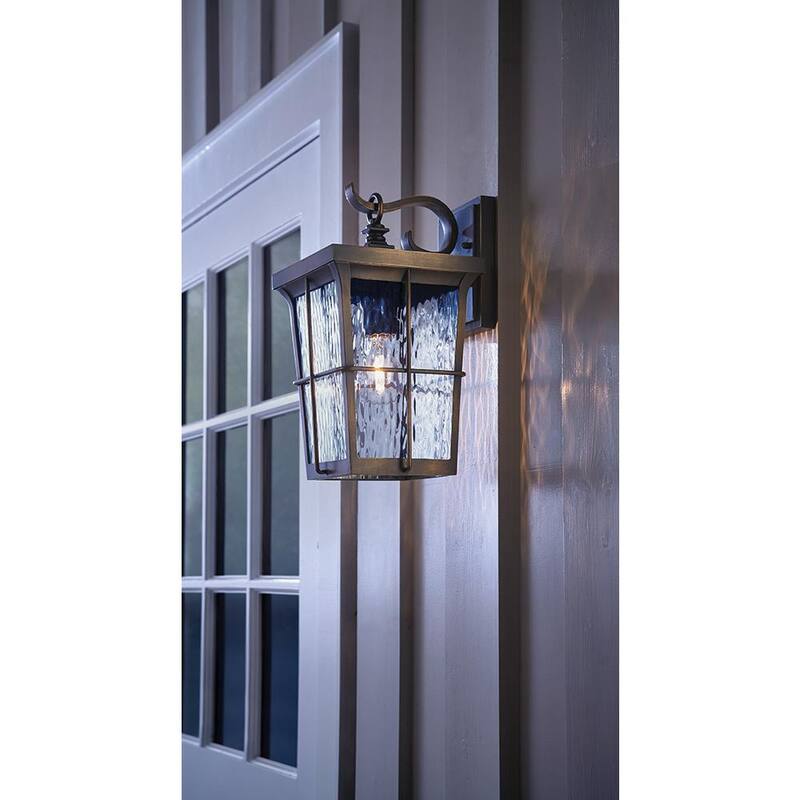 Colección de decoración para el hogar Barrington de 14 pulgadas. Lámpara de pared exterior con un solo foco, acabado en bronce dorado, con vidrio transparente de agua - 23482.