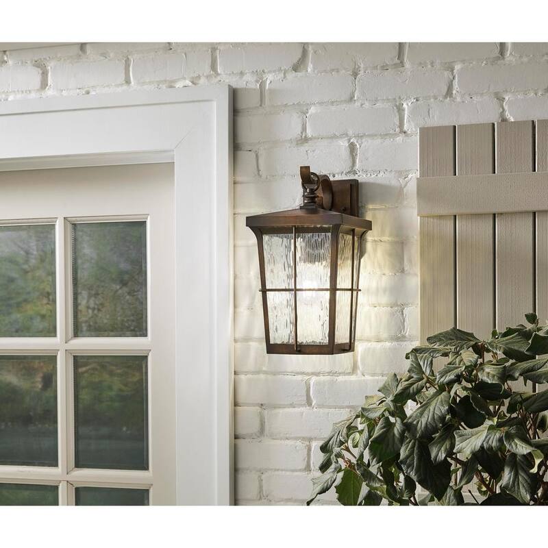 Colección de decoración para el hogar Barrington de 14 pulgadas. Lámpara de pared exterior con un solo foco, acabado en bronce dorado, con vidrio transparente de agua - 23482.