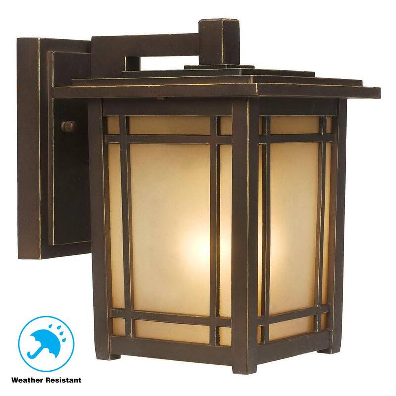 Colección de decoración para el hogar Port Oxford de Home Decorators - Farol de pared exterior con luz de 8.12 pulgadas y 1 foco, acabado en nogal con conexión dura y sin foco incluido - 23211