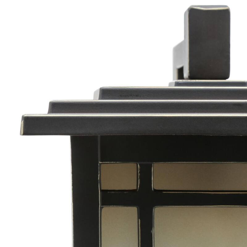 Colección de decoración para el hogar Port Oxford de Home Decorators - Farol de pared exterior con luz de 8.12 pulgadas y 1 foco, acabado en nogal con conexión dura y sin foco incluido - 23211