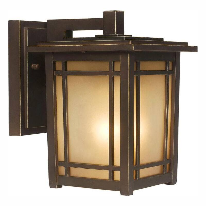 Colección de decoración para el hogar Port Oxford de Home Decorators - Farol de pared exterior con luz de 8.12 pulgadas y 1 foco, acabado en nogal con conexión dura y sin foco incluido - 23211