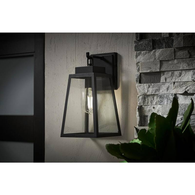 Linterna de pared exterior Hampton Bay Corbin Medium de 13 pulgadas, moderna, de un foco, con diseño cónico en color negro, con cableado duro y pantalla de cristal transparente - W2205-21