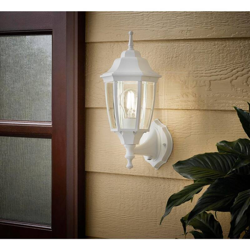 Lámpara de pared decorativa para exteriores Hampton Bay de amanecer a anochecer en color blanco de 14.37 pulgadas - G14796-WH.