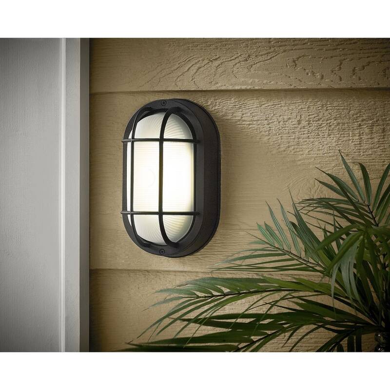 Lámpara de Pared Exterior Hampton Bay Oval Negra de 8.5 pulgadas con 1 Luz estilo Bulkhead - HB8822P-05