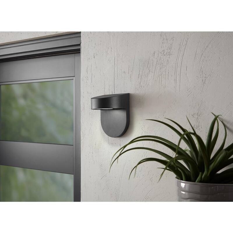 Lámpara de pared para exteriores Hampton Bay 6.1 pulgadas, con LED integrado y conexión fija, en color negro, con pantalla de vidrio esmerilado - ILW1691L-3