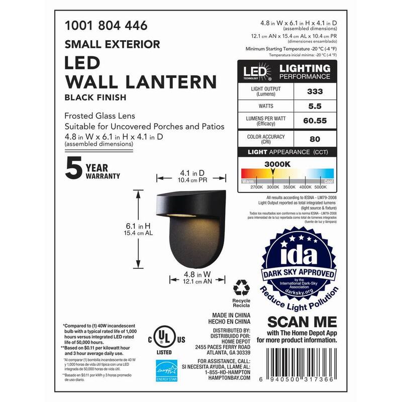 Lámpara de pared para exteriores Hampton Bay 6.1 pulgadas, con LED integrado y conexión fija, en color negro, con pantalla de vidrio esmerilado - ILW1691L-3